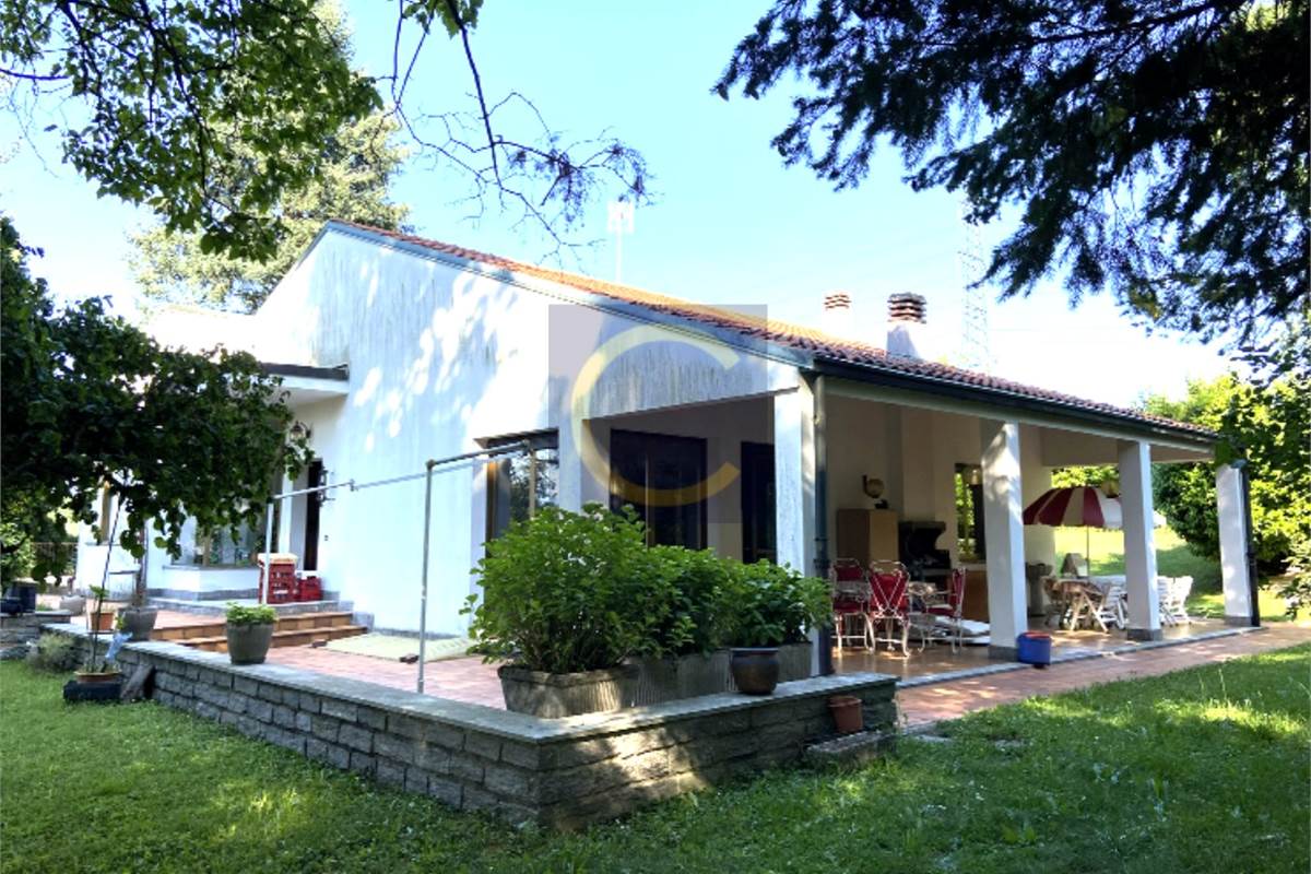 VILLA INDIPENDENTE CON AMPIO GIARDINO PANORAMICO