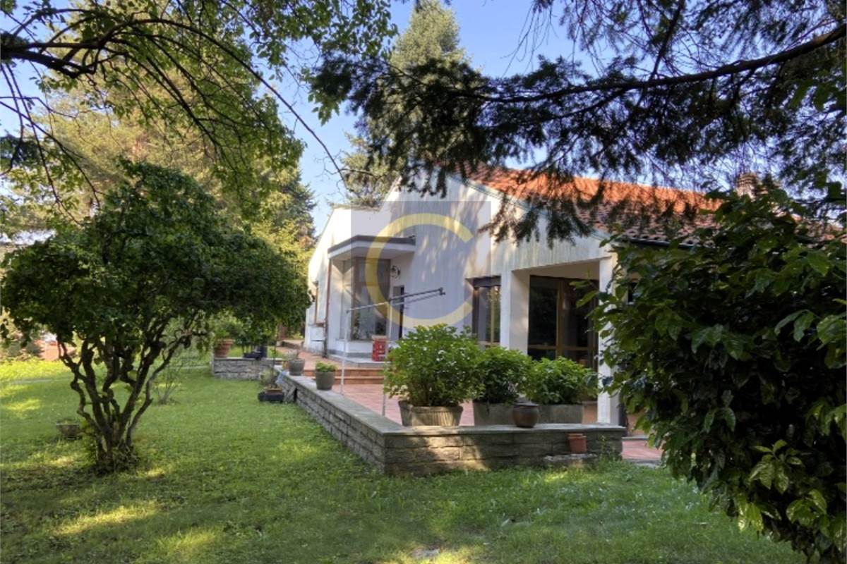 VILLA INDIPENDENTE CON AMPIO GIARDINO PANORAMICO