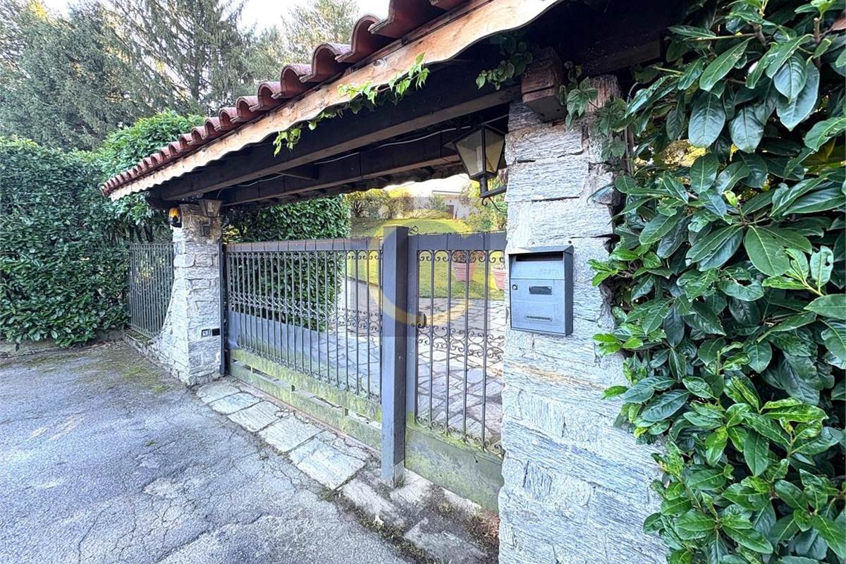 VILLA INDIPENDENTE CON AMPIO GIARDINO PANORAMICO