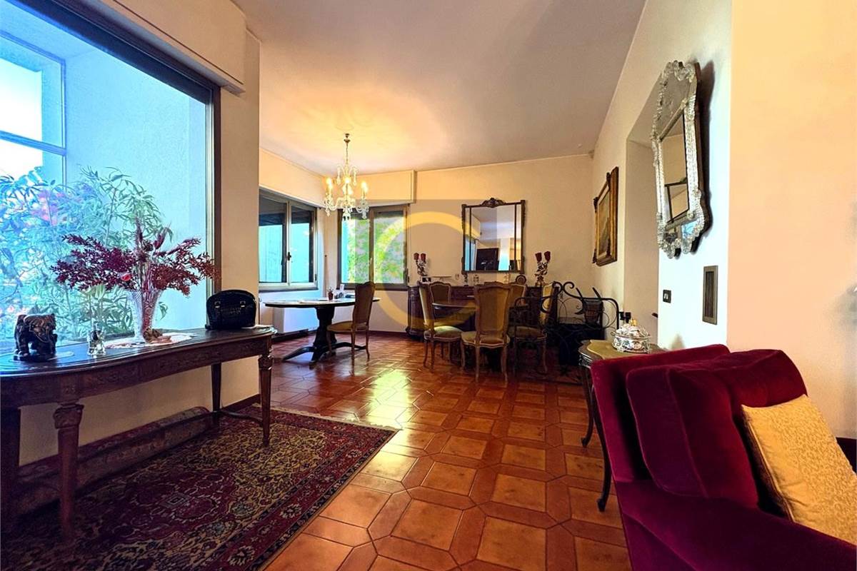 VILLA INDIPENDENTE CON AMPIO GIARDINO PANORAMICO
