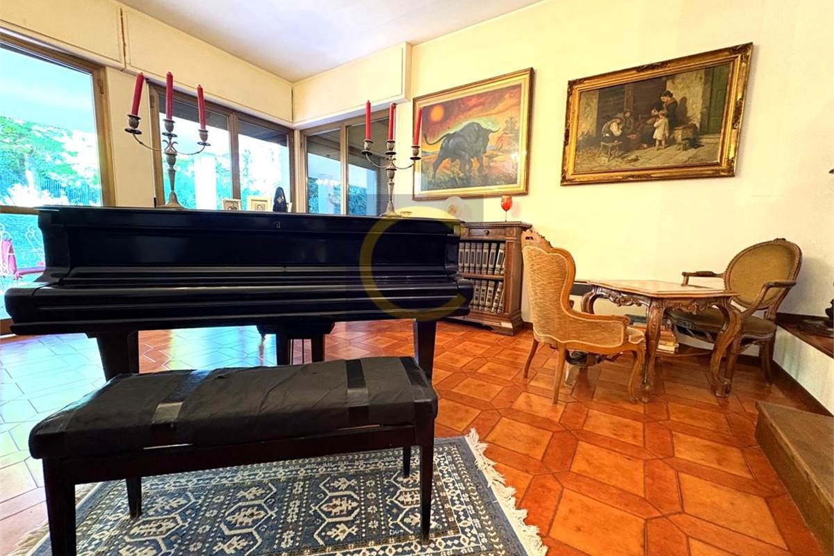 VILLA INDIPENDENTE CON AMPIO GIARDINO PANORAMICO
