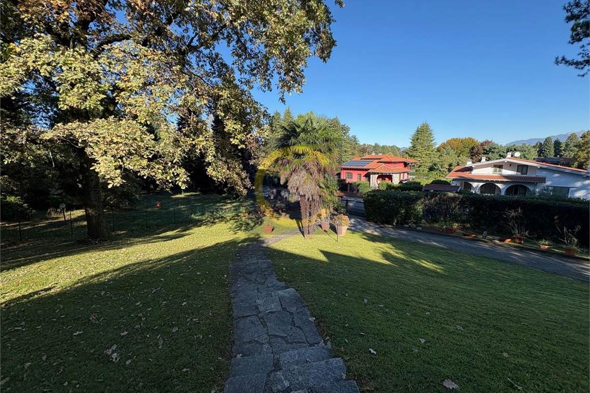 VILLA INDIPENDENTE CON AMPIO GIARDINO PANORAMICO
