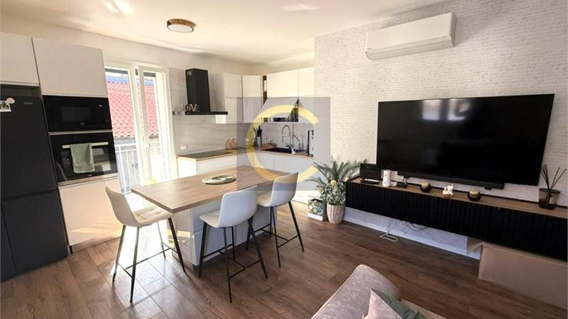 NUOVA PORZIONE DI CASA BIFAMILIARE IN CENTRO