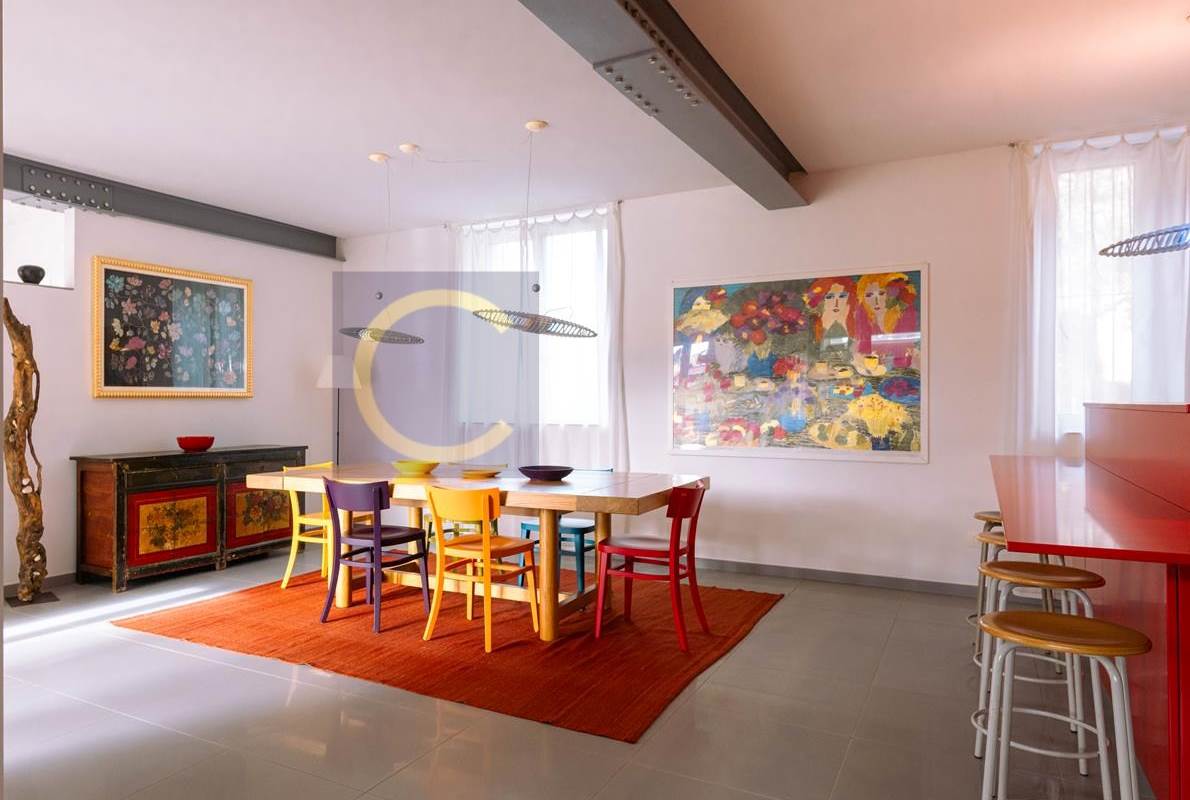 CASA SINGOLA D'EPOCA COMPLETAMENTE RISTRUTTURATA