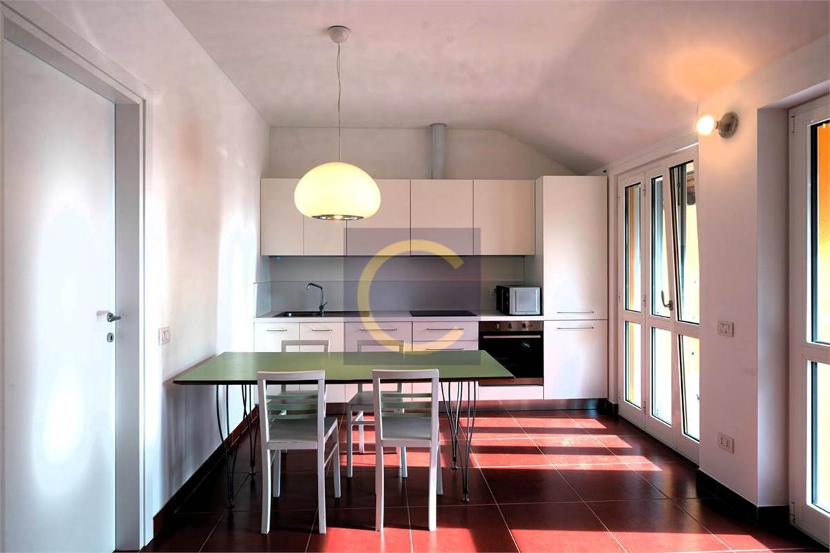 CASA SINGOLA D'EPOCA COMPLETAMENTE RISTRUTTURATA