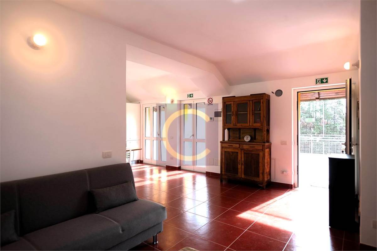 CASA SINGOLA D'EPOCA COMPLETAMENTE RISTRUTTURATA