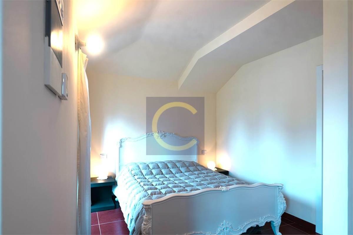 CASA SINGOLA D'EPOCA COMPLETAMENTE RISTRUTTURATA