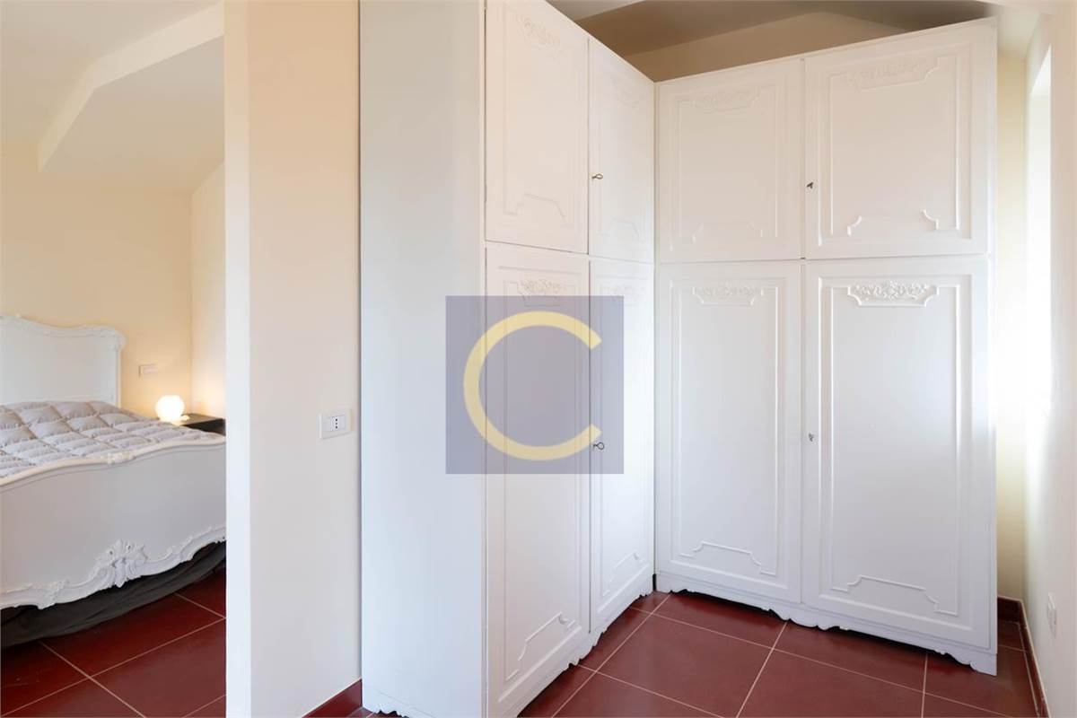 CASA SINGOLA D'EPOCA COMPLETAMENTE RISTRUTTURATA