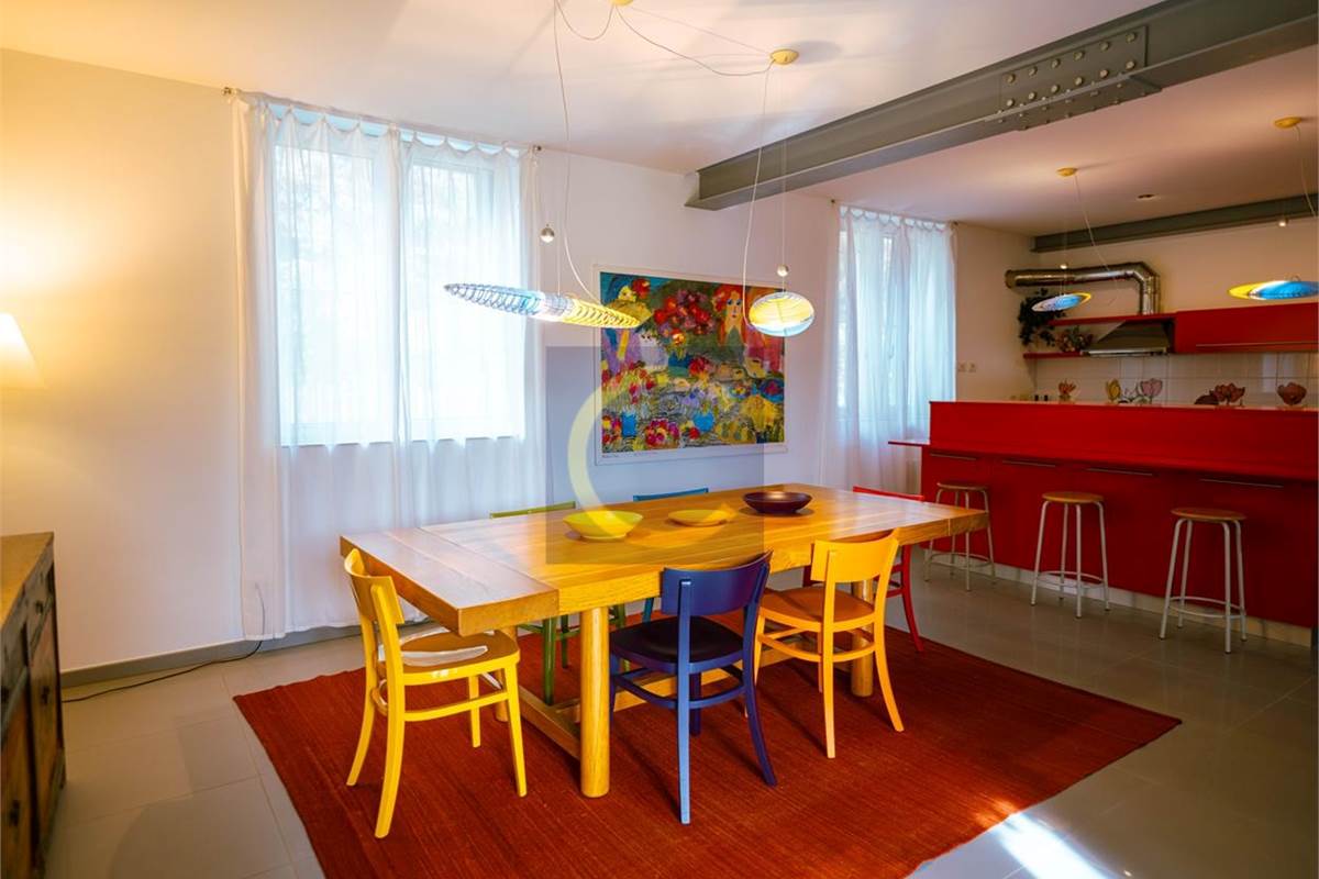 CASA SINGOLA D'EPOCA COMPLETAMENTE RISTRUTTURATA