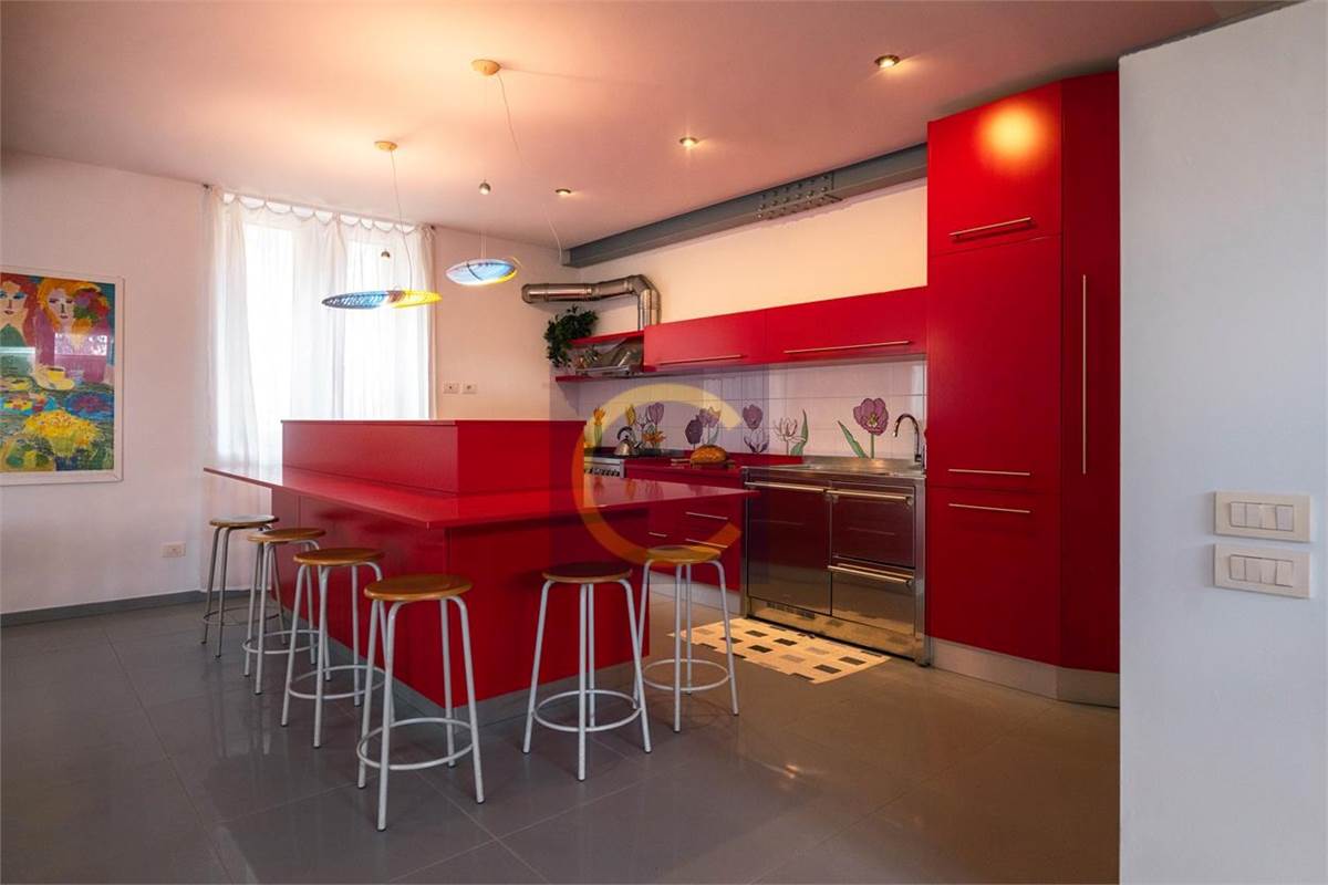 CASA SINGOLA D'EPOCA COMPLETAMENTE RISTRUTTURATA