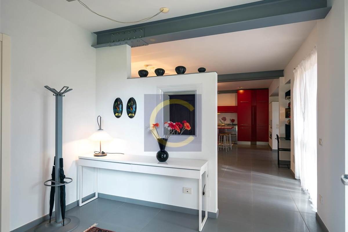 CASA SINGOLA D'EPOCA COMPLETAMENTE RISTRUTTURATA