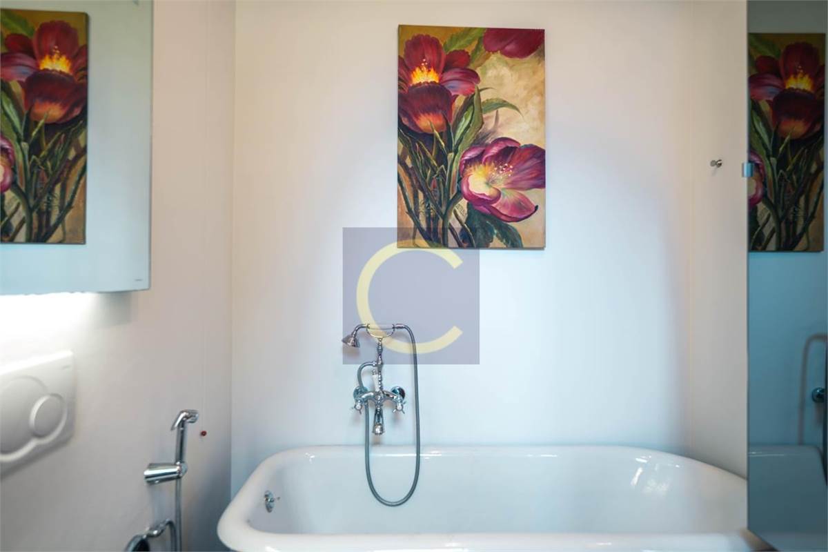 CASA SINGOLA D'EPOCA COMPLETAMENTE RISTRUTTURATA