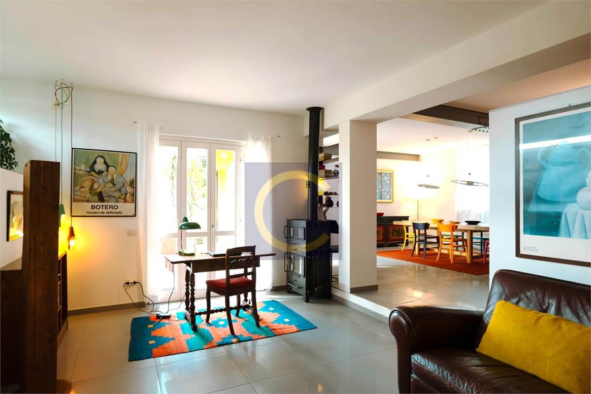 CASA SINGOLA D'EPOCA COMPLETAMENTE RISTRUTTURATA