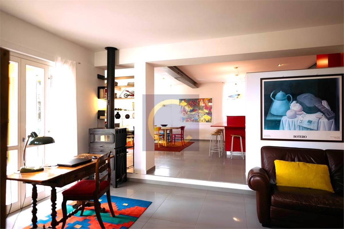 CASA SINGOLA D'EPOCA COMPLETAMENTE RISTRUTTURATA