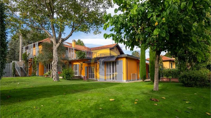 CASA SINGOLA D'EPOCA COMPLETAMENTE RISTRUTTURATA