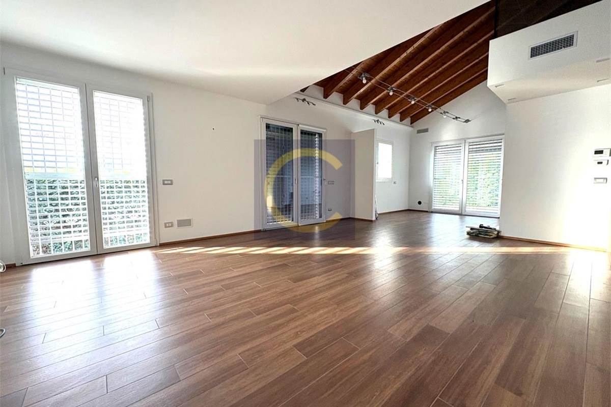 SPLENDIDA E PERFETTA VILLA SINGOLA CON VISTA PANORAMICA