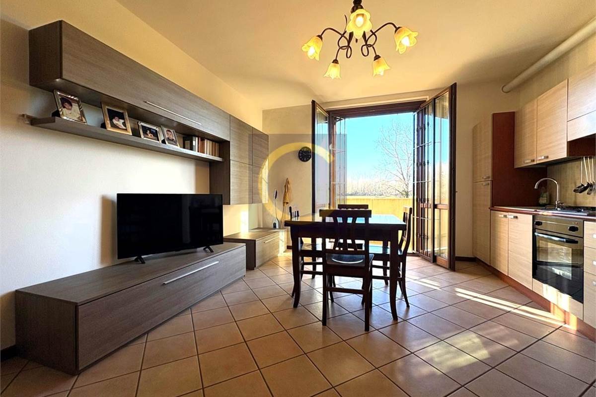 LIBERO TRILOCALE CON BOX E CANTINA