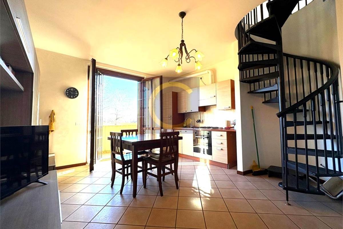 LIBERO TRILOCALE CON BOX E CANTINA