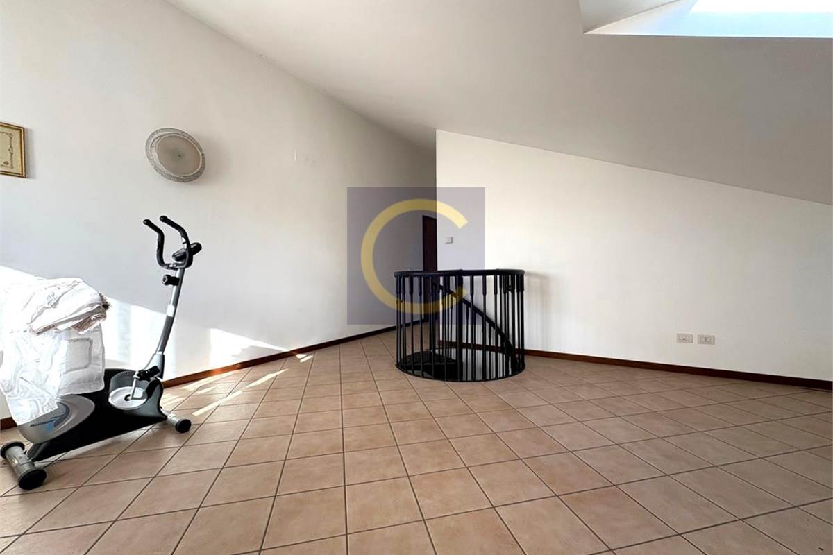 LIBERO TRILOCALE CON BOX E CANTINA