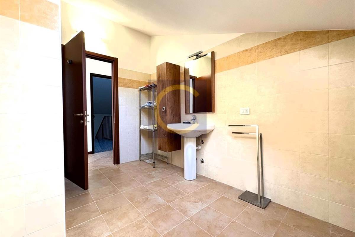 LIBERO TRILOCALE CON BOX E CANTINA