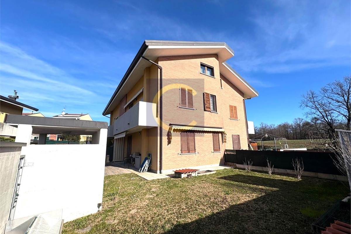 LIBERO TRILOCALE CON BOX E CANTINA