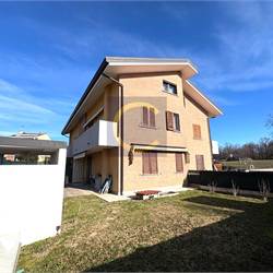 LIBERO TRILOCALE CON BOX E CANTINA