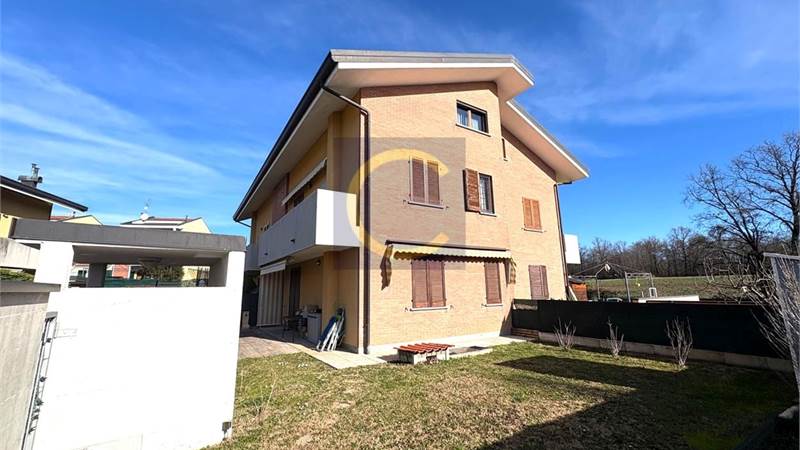 LIBERO TRILOCALE CON BOX E CANTINA