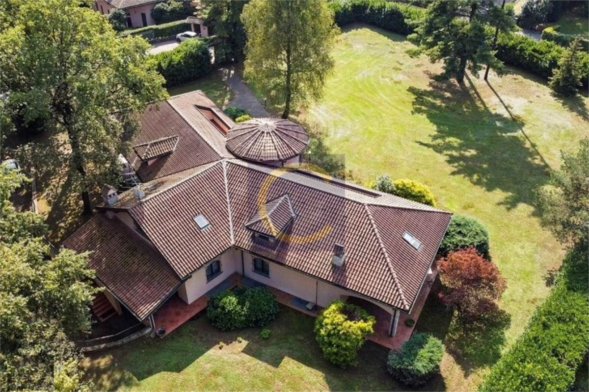 PRESTIGIOSA VILLA INDIPENDENTE CON PARCO PRIVATO