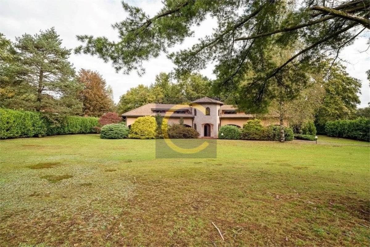 PRESTIGIOSA VILLA INDIPENDENTE CON PARCO PRIVATO