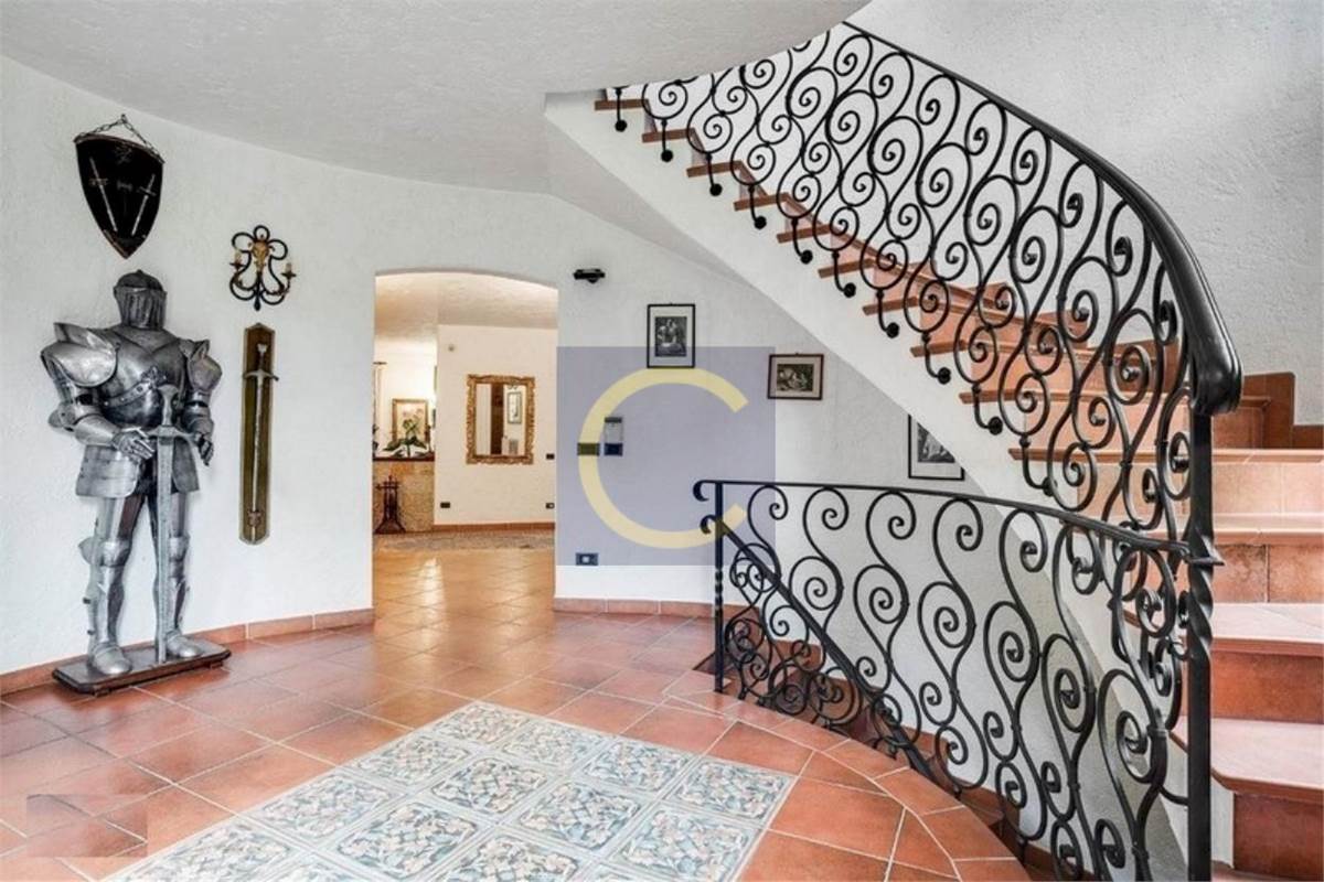 PRESTIGIOSA VILLA INDIPENDENTE CON PARCO PRIVATO