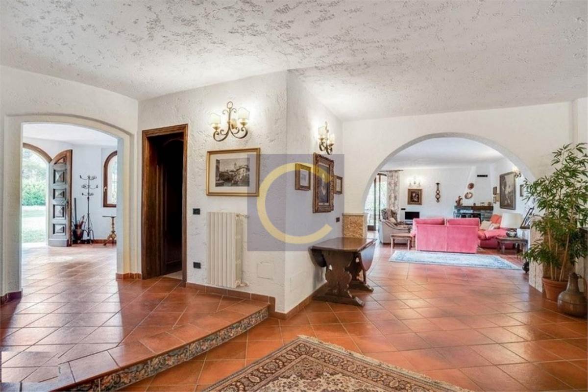 PRESTIGIOSA VILLA INDIPENDENTE CON PARCO PRIVATO