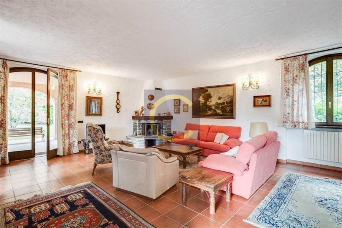 PRESTIGIOSA VILLA INDIPENDENTE CON PARCO PRIVATO