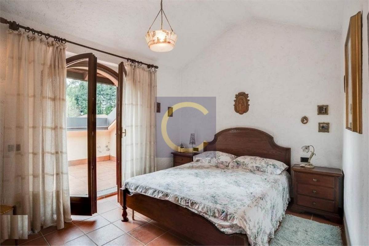 PRESTIGIOSA VILLA INDIPENDENTE CON PARCO PRIVATO