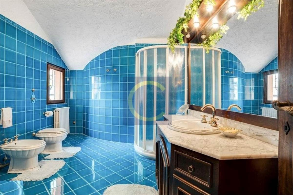 PRESTIGIOSA VILLA INDIPENDENTE CON PARCO PRIVATO