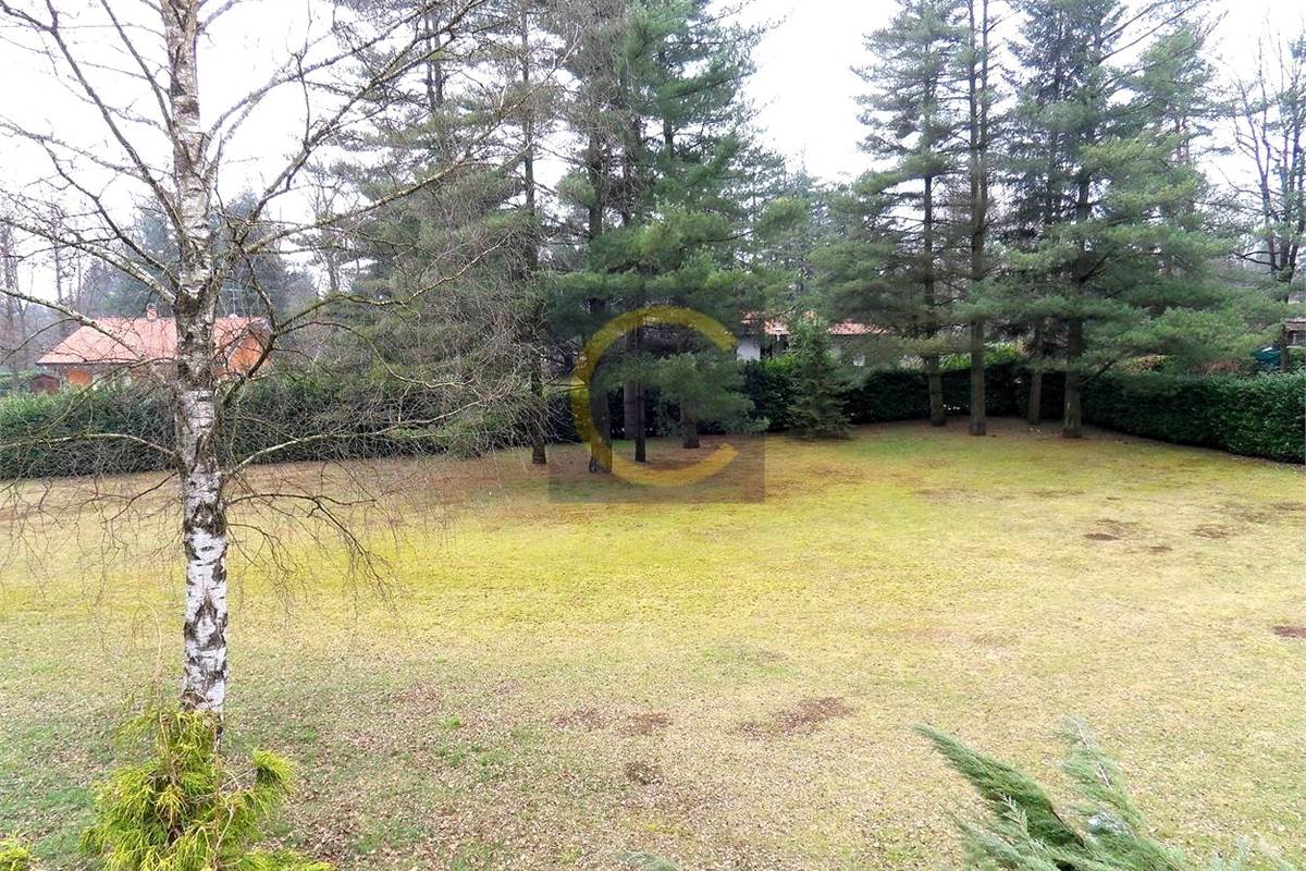 PRESTIGIOSA VILLA INDIPENDENTE CON PARCO PRIVATO