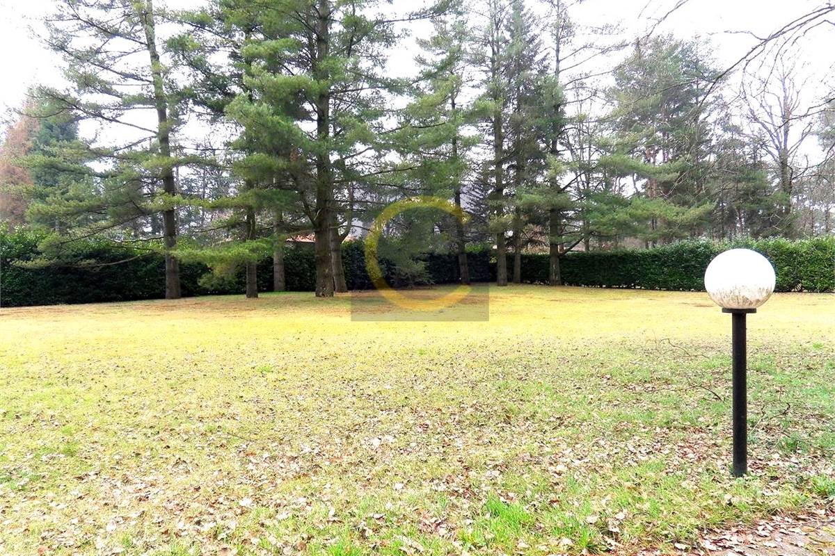 PRESTIGIOSA VILLA INDIPENDENTE CON PARCO PRIVATO