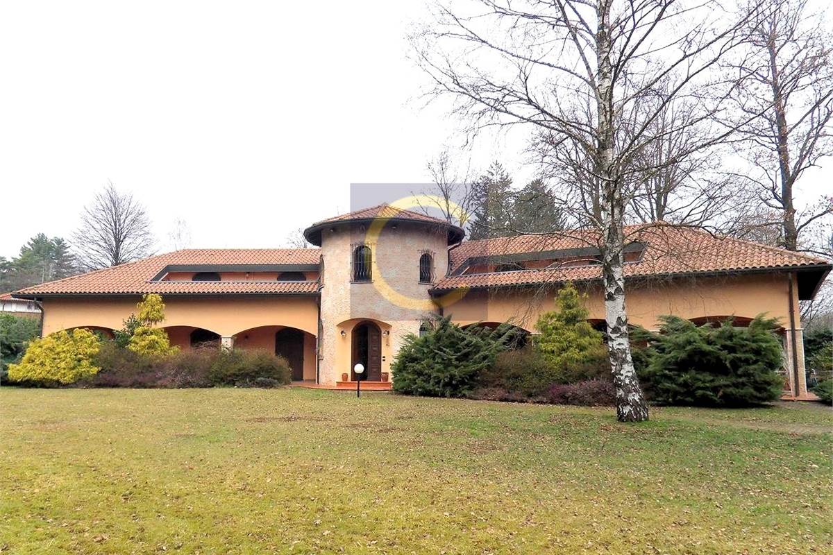 PRESTIGIOSA VILLA INDIPENDENTE CON PARCO PRIVATO