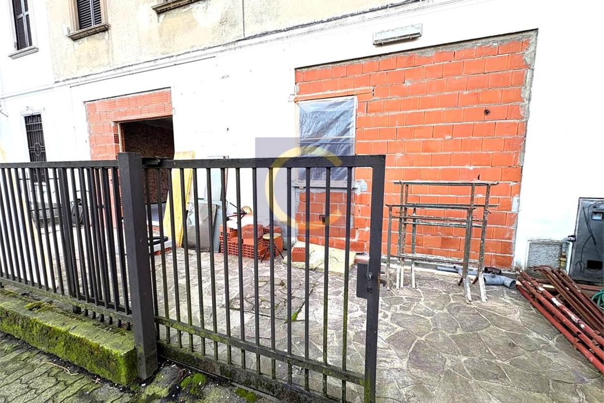 AMPIO BILOCALE RISTRUTTURATO A NUOVO CON AREA ESTERNA