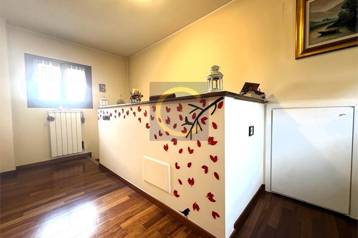 VILLA SINGOLA CON AMPIO GIARDINO A LANZO D'INTELVI