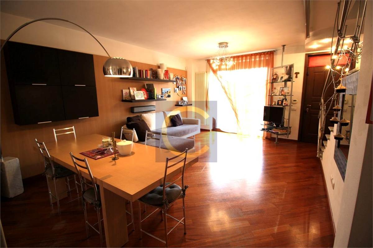 VILLETTA A SCHIERA IN TRANQUILLA RESIDENZA