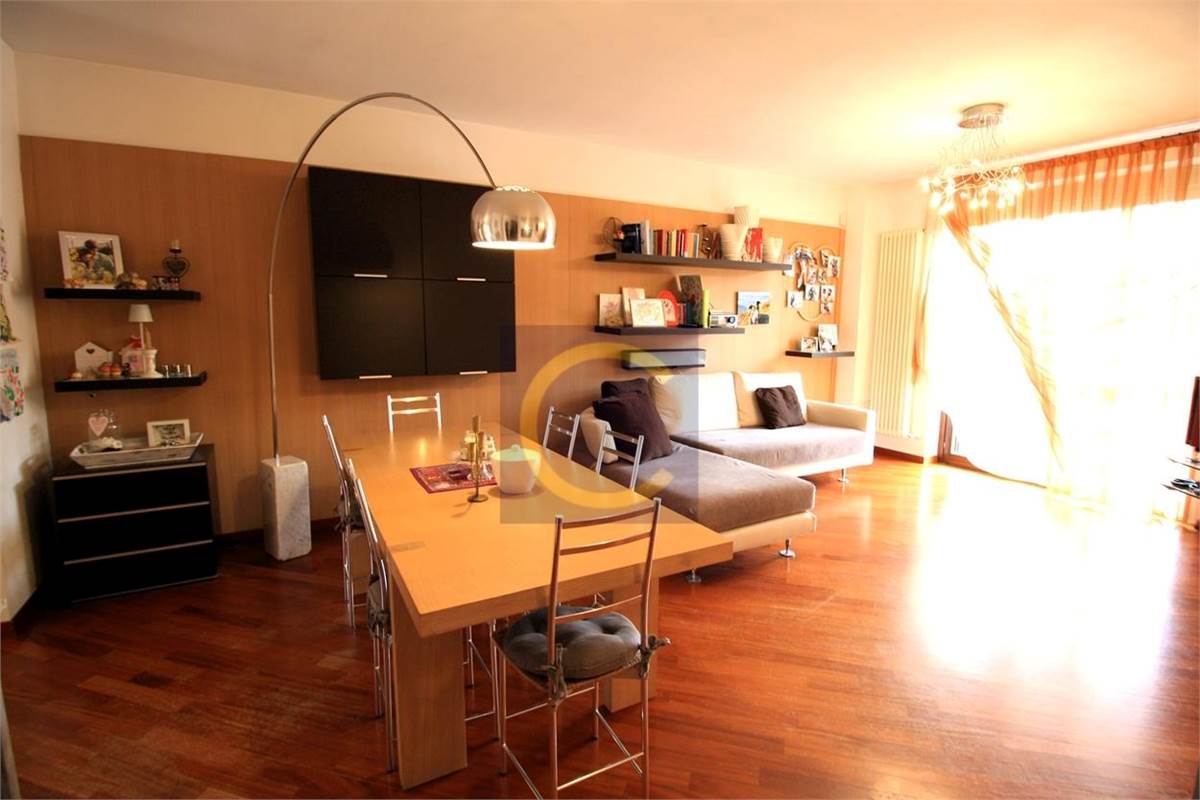 VILLETTA A SCHIERA IN TRANQUILLA RESIDENZA