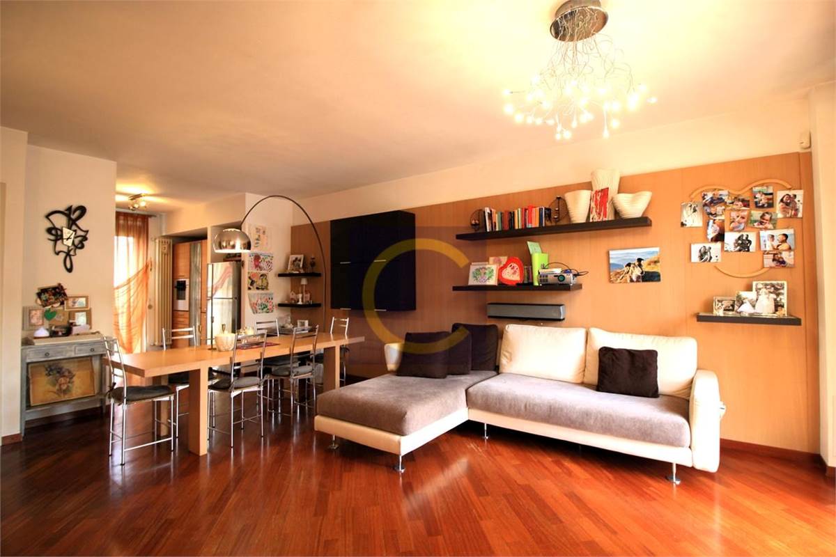 VILLETTA A SCHIERA IN TRANQUILLA RESIDENZA