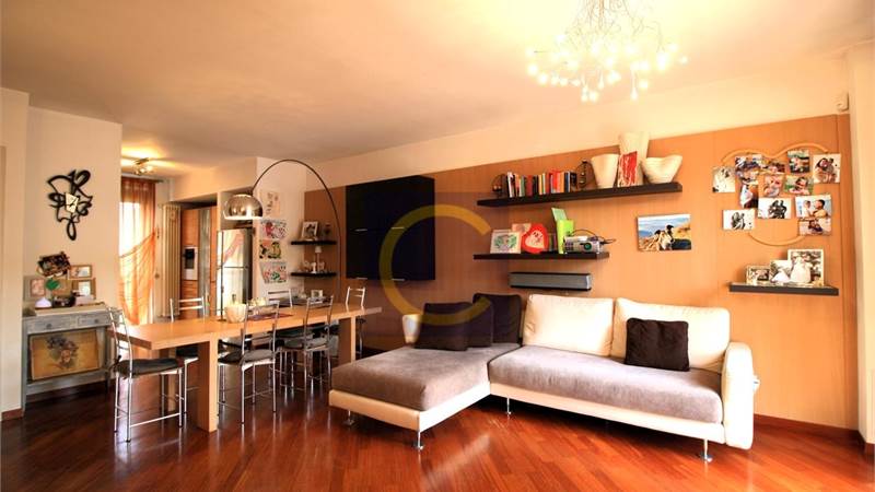 VILLETTA A SCHIERA IN TRANQUILLA RESIDENZA