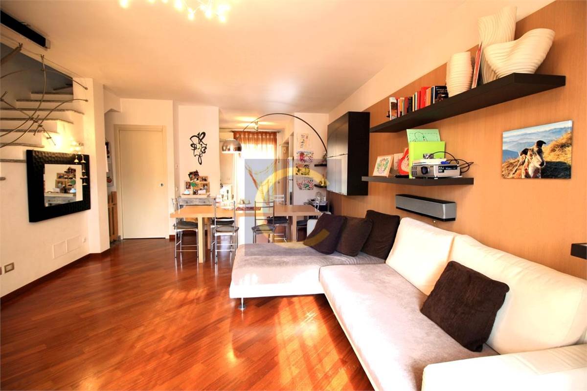 VILLETTA A SCHIERA IN TRANQUILLA RESIDENZA