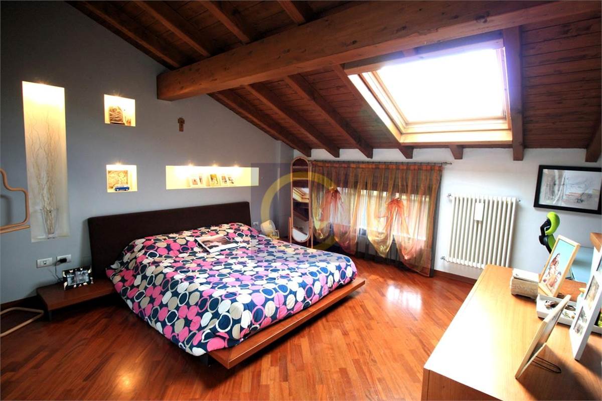 VILLETTA A SCHIERA IN TRANQUILLA RESIDENZA