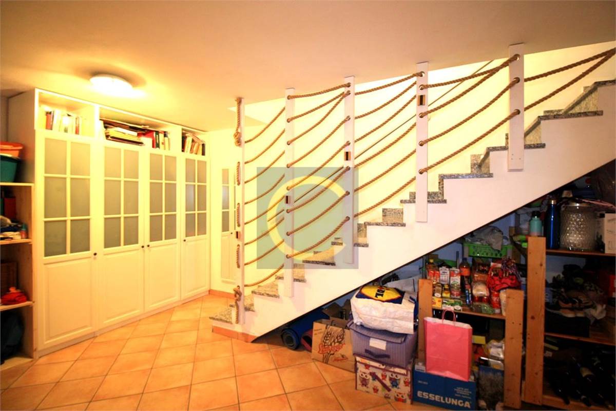 VILLETTA A SCHIERA IN TRANQUILLA RESIDENZA