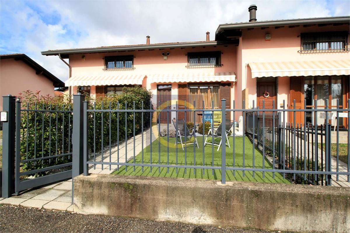 VILLETTA A SCHIERA IN TRANQUILLA RESIDENZA
