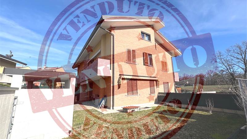 LIBERO TRILOCALE CON BOX E CANTINA