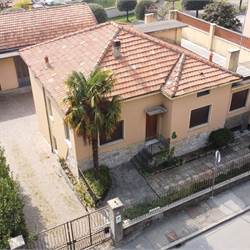 Rif. 7026 - Erba/Casa indipendente