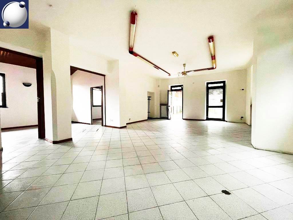 Rif. 9077 - Eupilio/Negozio